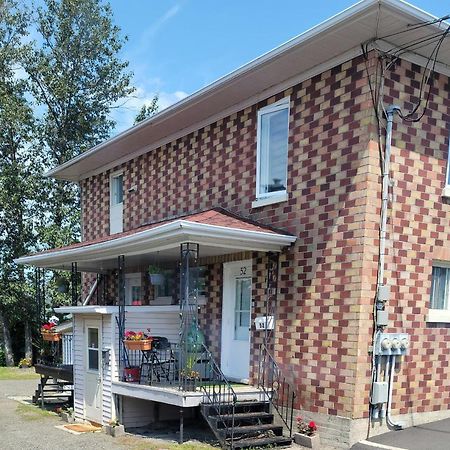 Lower Level Apt 6Ft High Close To Hwy Netflix Wifi Apartment Edmundston Exterior foto