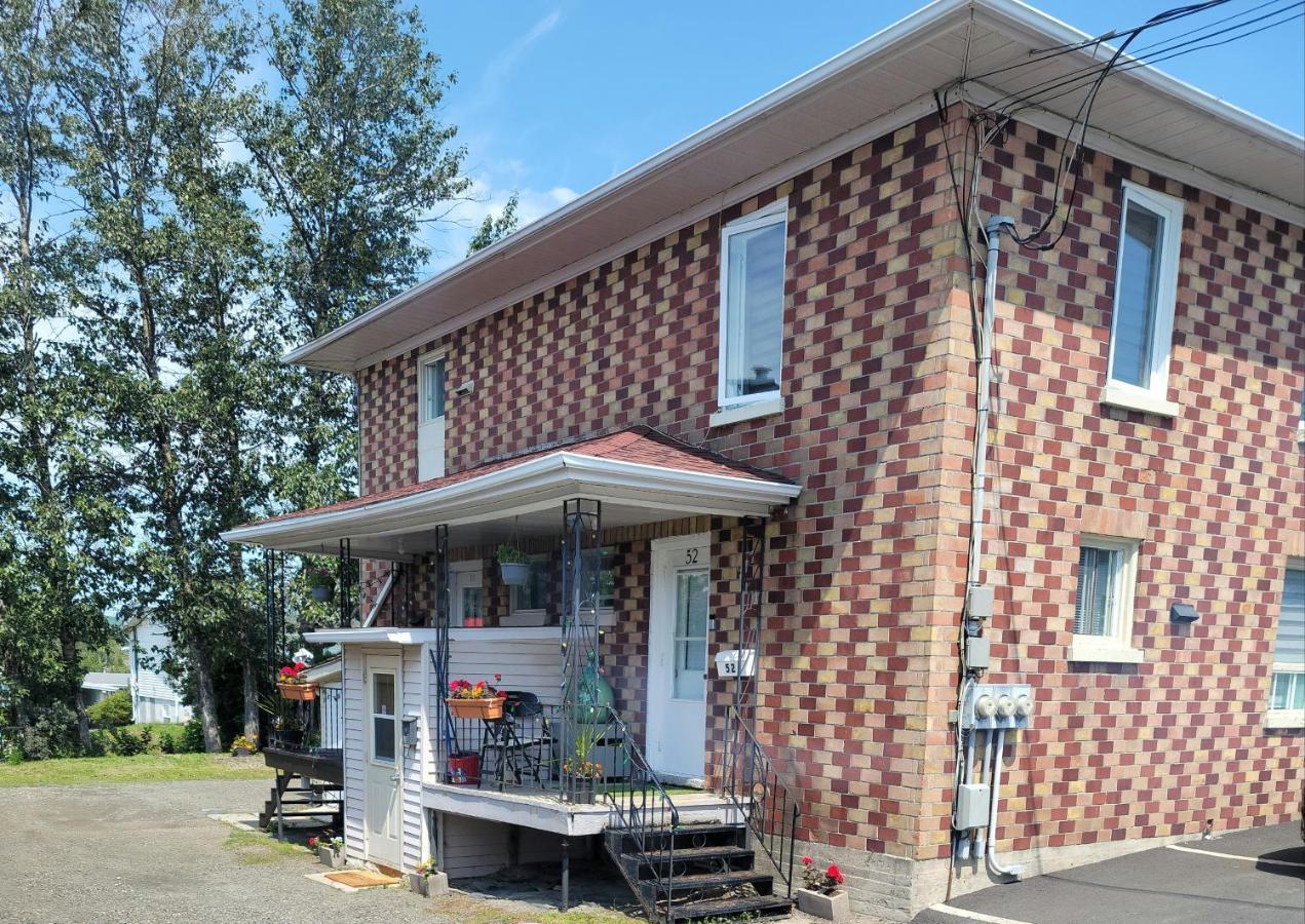 Lower Level Apt 6Ft High Close To Hwy Netflix Wifi Apartment Edmundston Exterior foto
